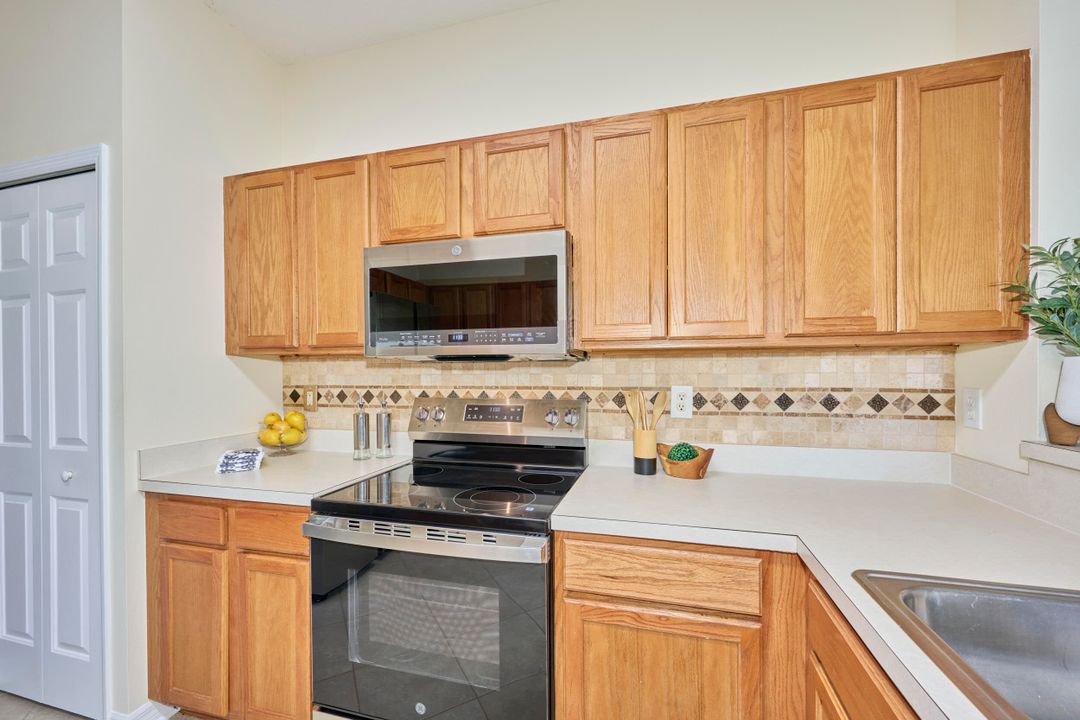 For Rent: $2,250 (3 beds, 2 baths, 2000 Square Feet)