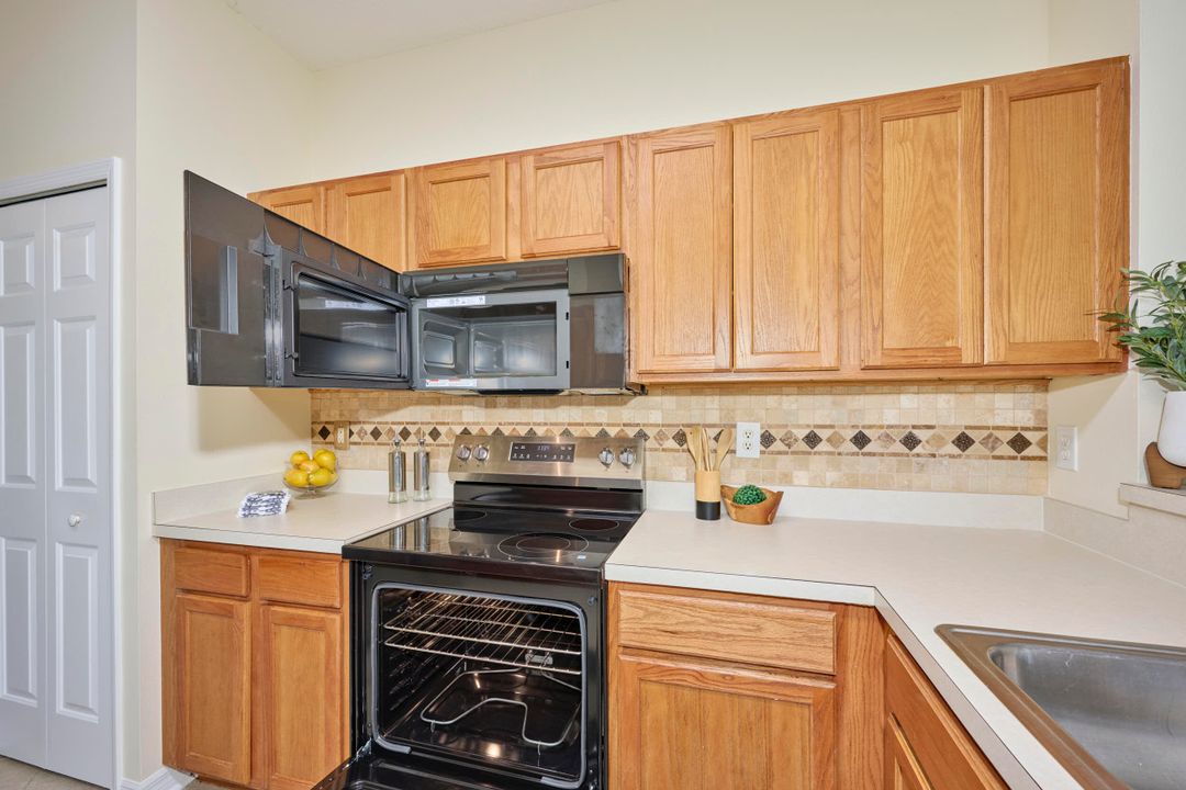 For Rent: $2,250 (3 beds, 2 baths, 2000 Square Feet)