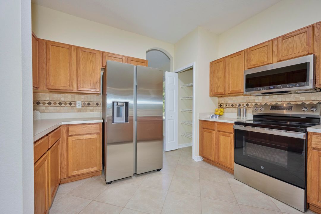 For Rent: $2,250 (3 beds, 2 baths, 2000 Square Feet)