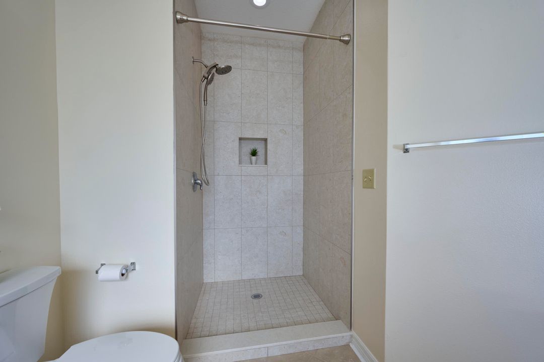 For Rent: $2,250 (3 beds, 2 baths, 2000 Square Feet)