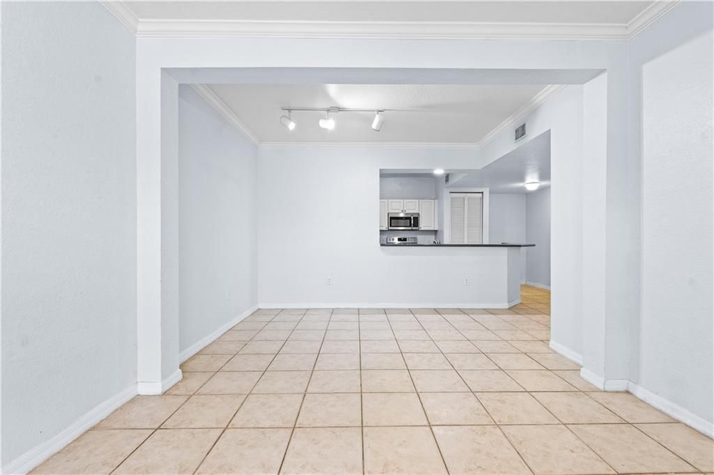 На продажу: $199,000 (2 спален, 2 ванн, 1035 Квадратных фут)