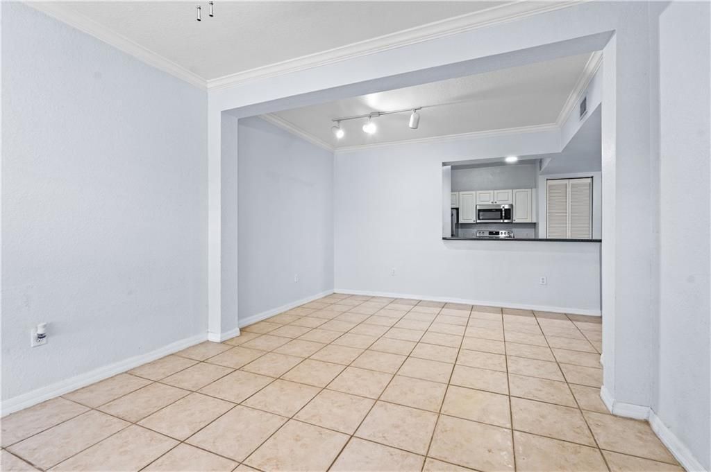 На продажу: $199,000 (2 спален, 2 ванн, 1035 Квадратных фут)