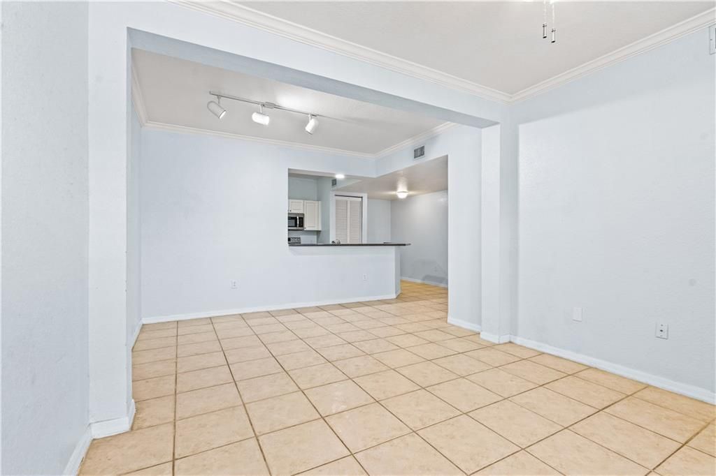 На продажу: $199,000 (2 спален, 2 ванн, 1035 Квадратных фут)