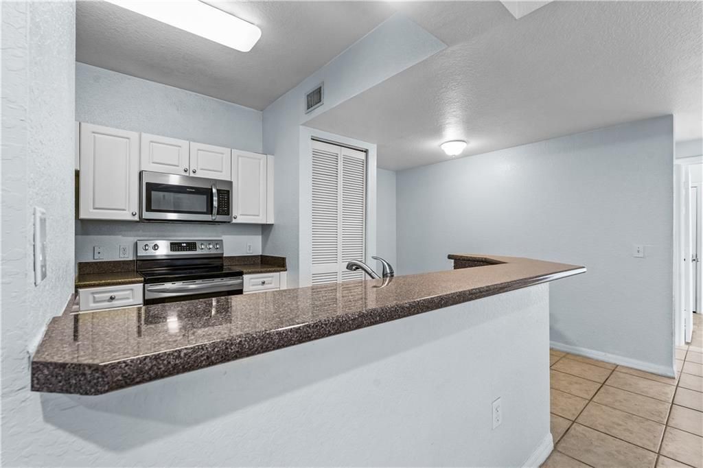 На продажу: $199,000 (2 спален, 2 ванн, 1035 Квадратных фут)