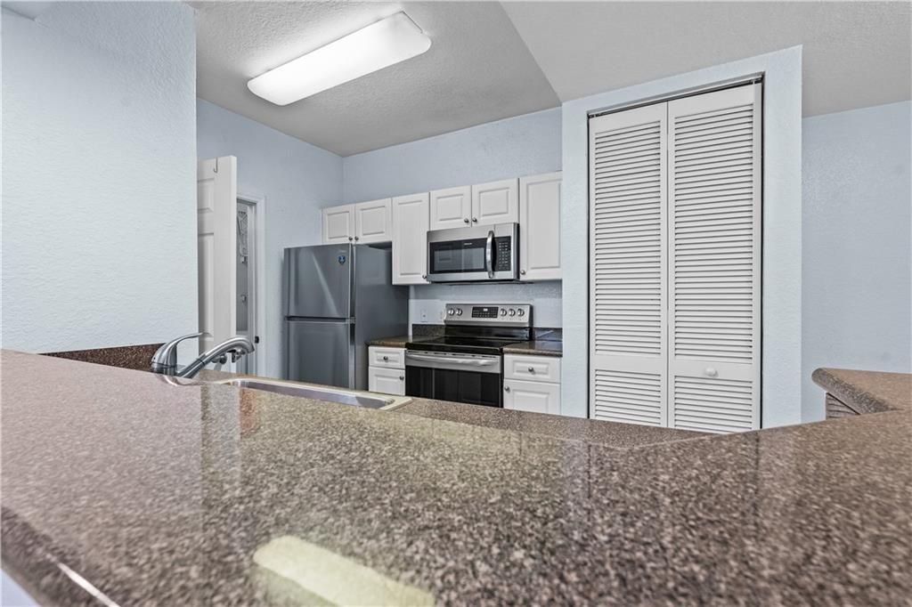 На продажу: $199,000 (2 спален, 2 ванн, 1035 Квадратных фут)