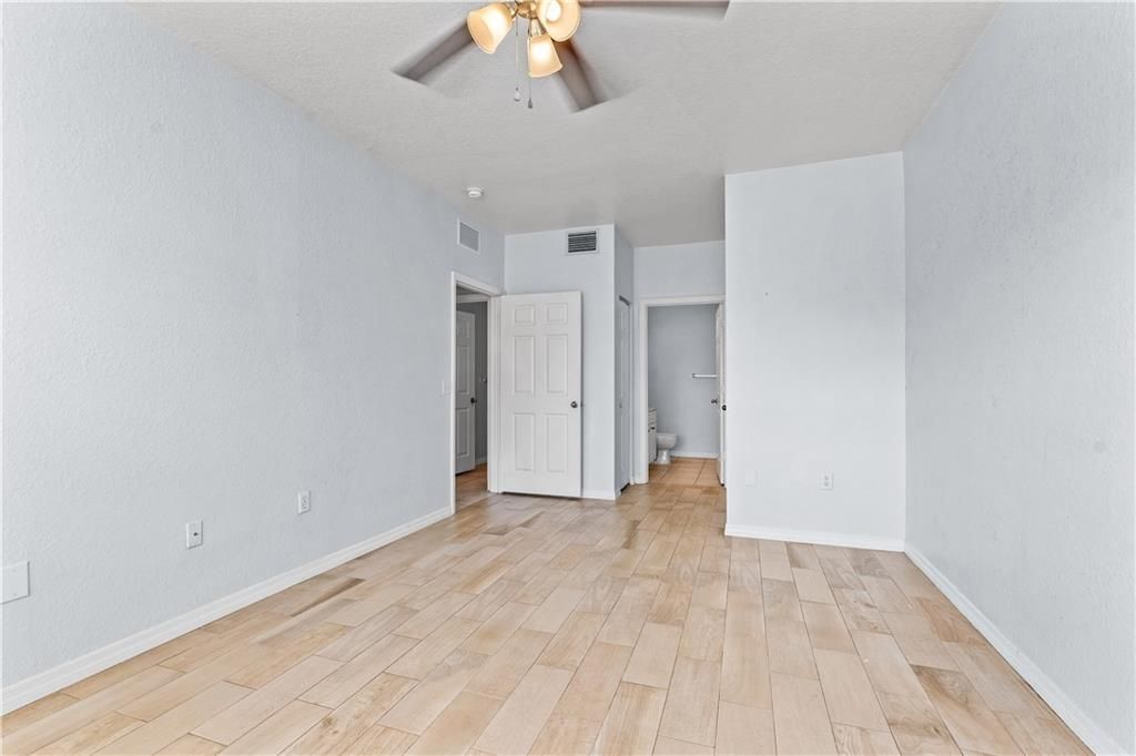 На продажу: $199,000 (2 спален, 2 ванн, 1035 Квадратных фут)