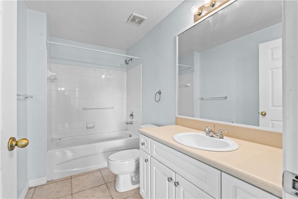 На продажу: $199,000 (2 спален, 2 ванн, 1035 Квадратных фут)