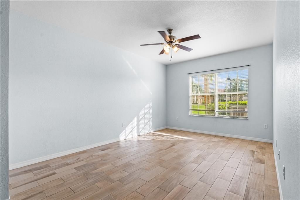 На продажу: $199,000 (2 спален, 2 ванн, 1035 Квадратных фут)