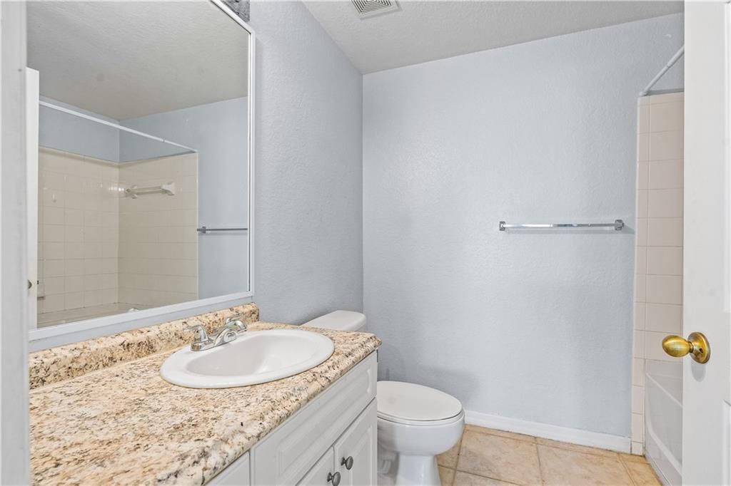 На продажу: $199,000 (2 спален, 2 ванн, 1035 Квадратных фут)