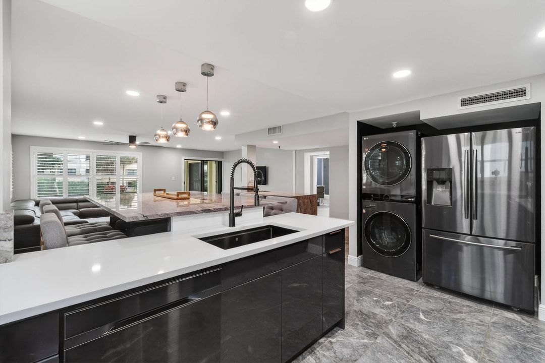 En Venta: $675,000 (3 camas, 2 baños, 2011 Pies cuadrados)