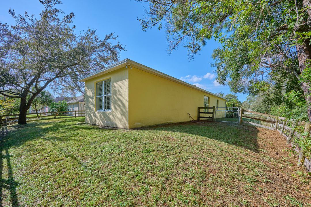 For Rent: $2,250 (3 beds, 2 baths, 2000 Square Feet)