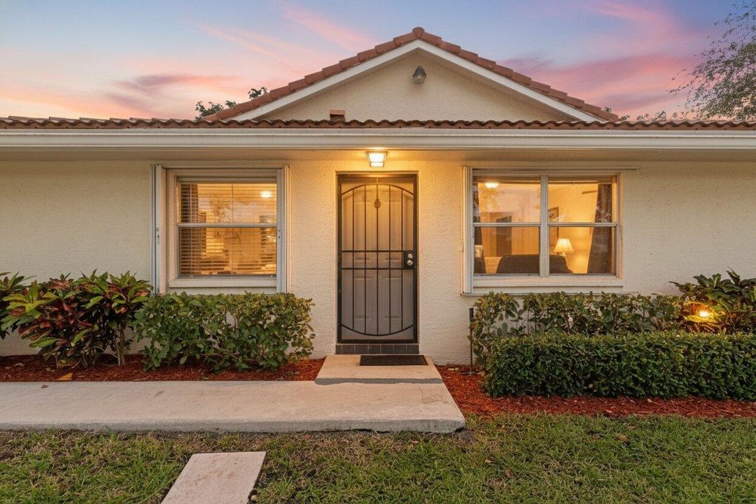 На продажу: $325,000 (2 спален, 2 ванн, 1092 Квадратных фут)