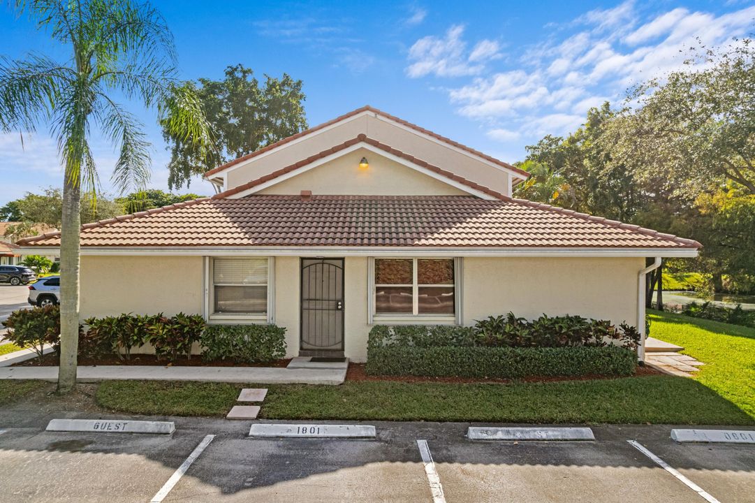 На продажу: $325,000 (2 спален, 2 ванн, 1092 Квадратных фут)