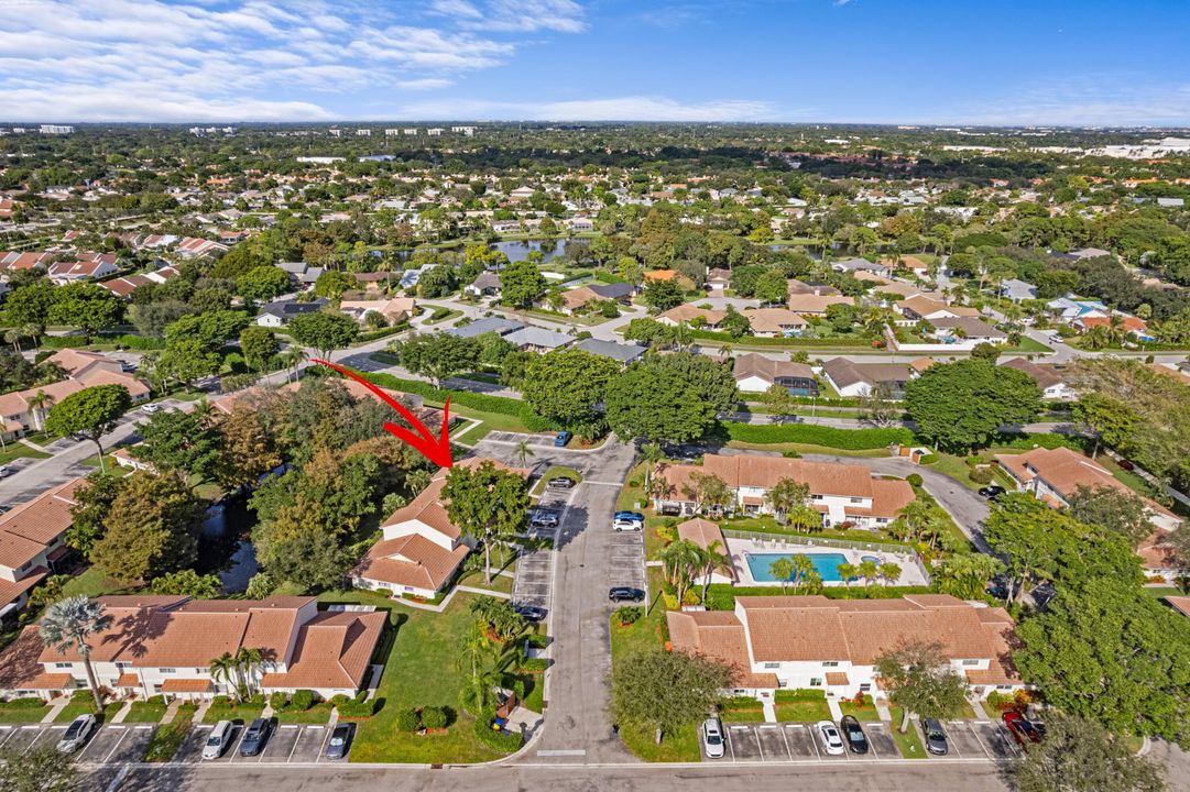 На продажу: $325,000 (2 спален, 2 ванн, 1092 Квадратных фут)