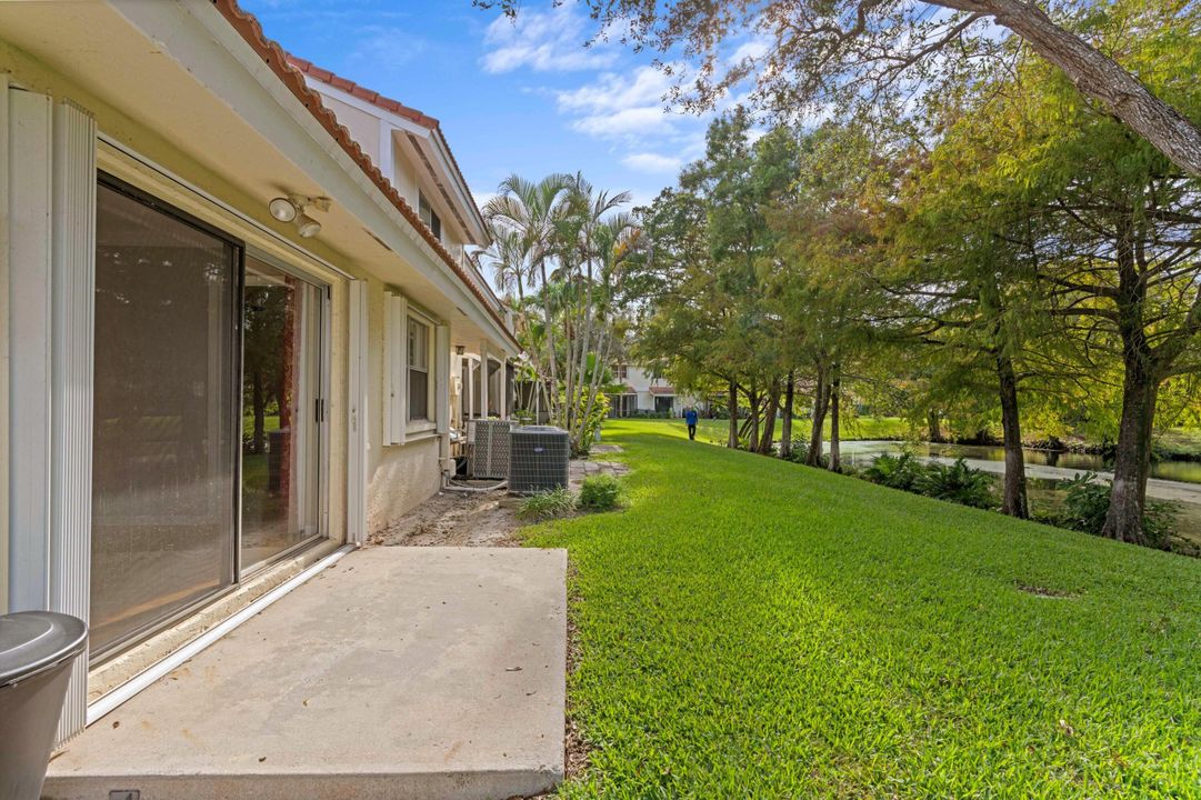 На продажу: $325,000 (2 спален, 2 ванн, 1092 Квадратных фут)