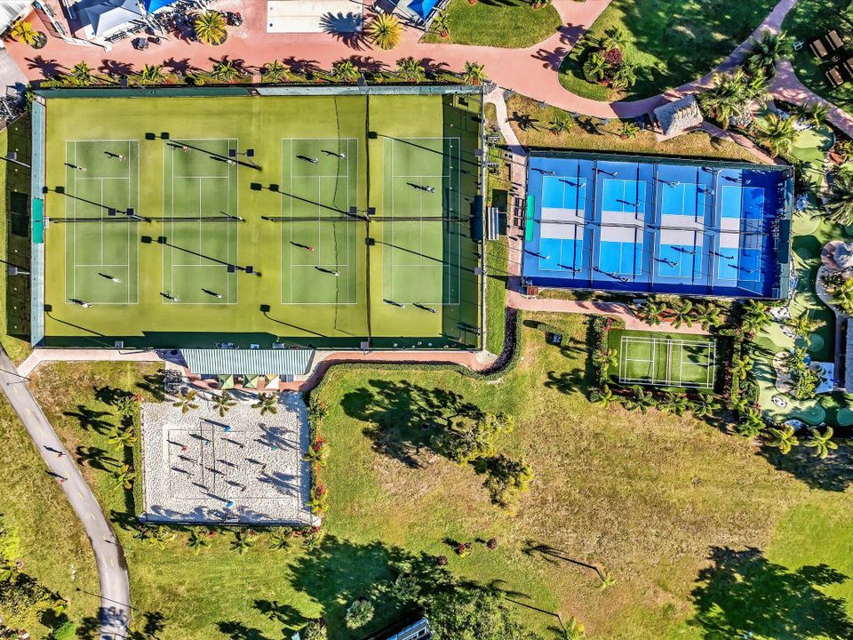 For Rent: $1,300 (1 beds, 1 baths, 700 Square Feet)