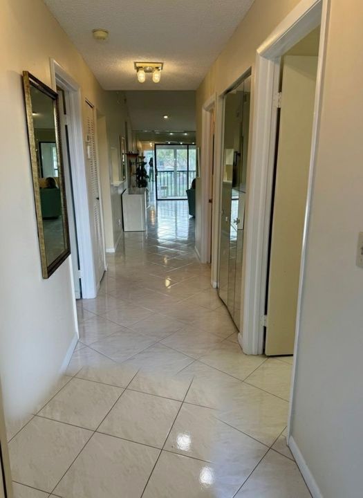 Activo con contrato: $2,000 (2 camas, 2 baños, 900 Pies cuadrados)