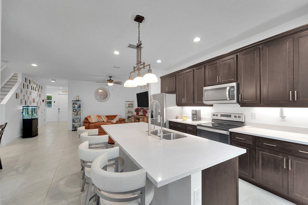 На продажу: $599,000 (3 спален, 2 ванн, 1787 Квадратных фут)