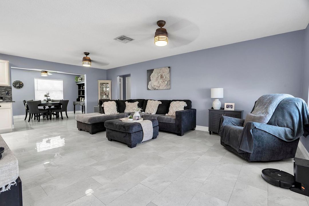 На продажу: $350,000 (2 спален, 2 ванн, 1428 Квадратных фут)