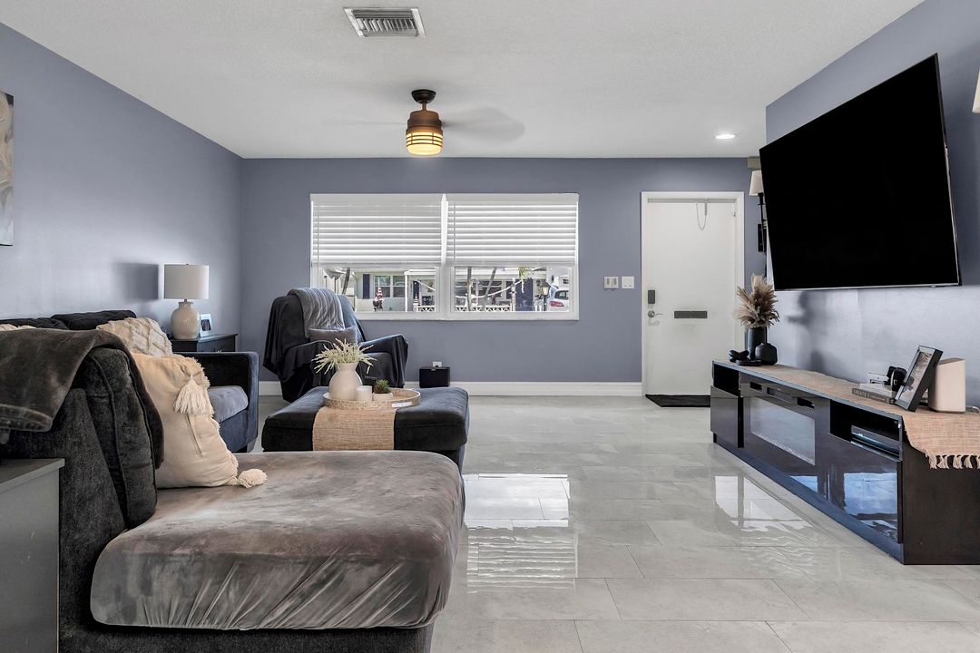 На продажу: $350,000 (2 спален, 2 ванн, 1428 Квадратных фут)