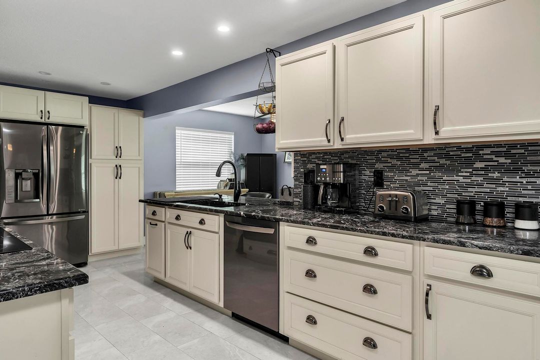 На продажу: $350,000 (2 спален, 2 ванн, 1428 Квадратных фут)