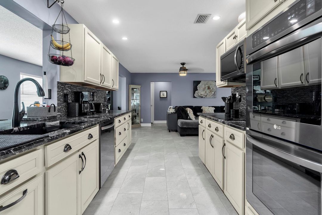 На продажу: $350,000 (2 спален, 2 ванн, 1428 Квадратных фут)