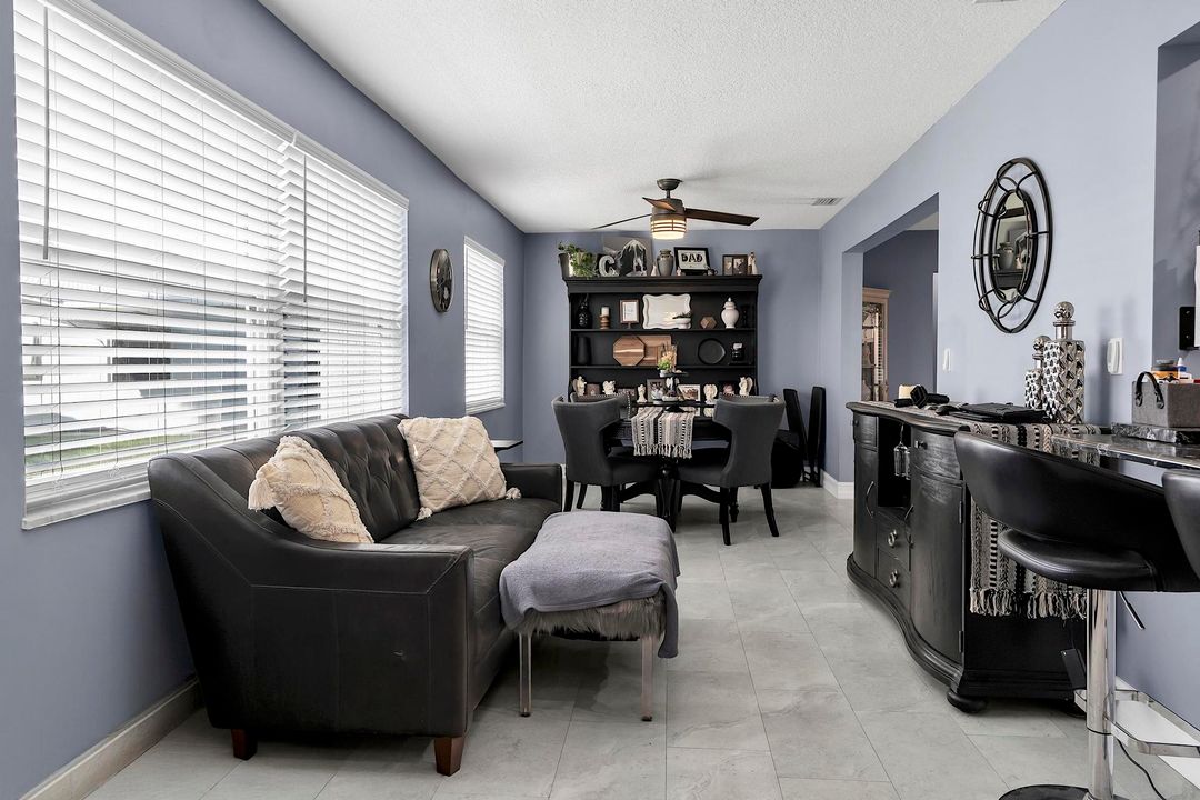 На продажу: $350,000 (2 спален, 2 ванн, 1428 Квадратных фут)