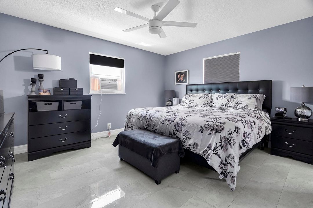 На продажу: $350,000 (2 спален, 2 ванн, 1428 Квадратных фут)