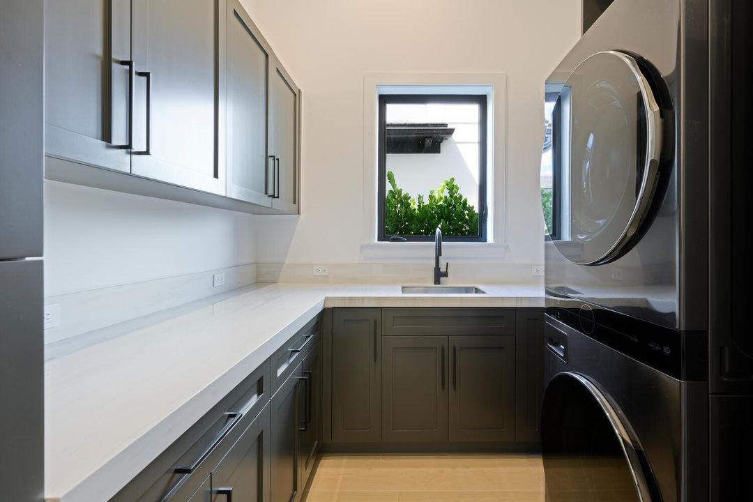 待售: $10,800,000 (6 贝兹, 7 浴室, 7100 平方英尺)