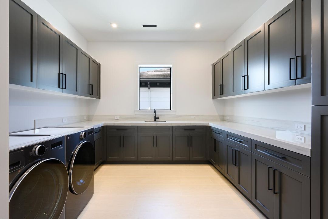 待售: $10,800,000 (6 贝兹, 7 浴室, 7100 平方英尺)