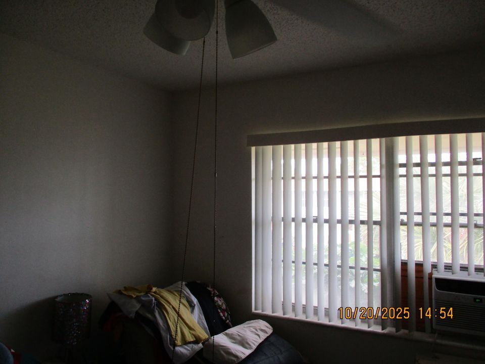 For Sale: $76,900 (2 beds, 1 baths, 819 Square Feet)