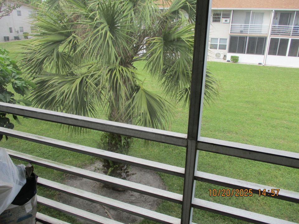 For Sale: $76,900 (2 beds, 1 baths, 819 Square Feet)