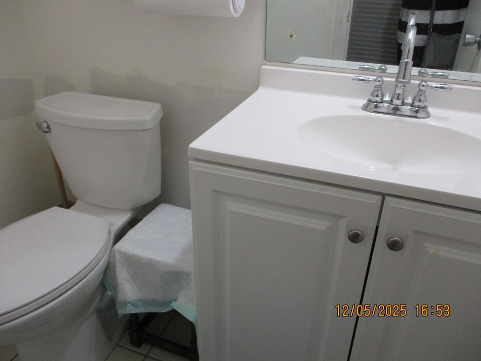 For Sale: $76,900 (2 beds, 1 baths, 819 Square Feet)