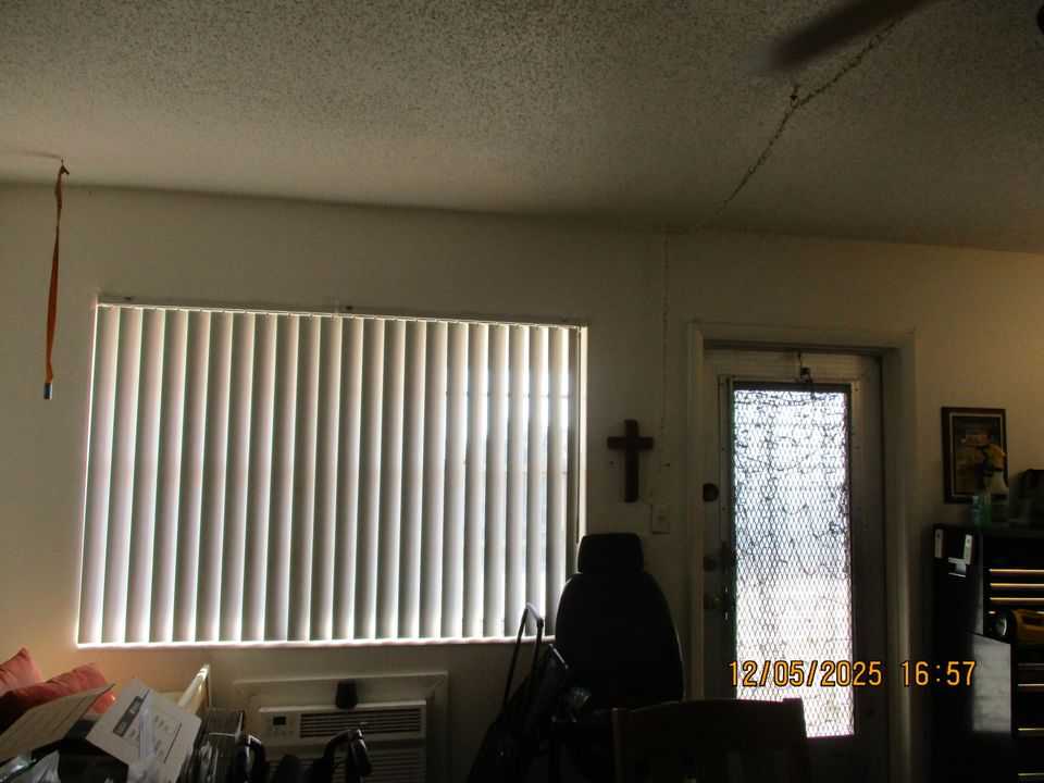 For Sale: $76,900 (2 beds, 1 baths, 819 Square Feet)