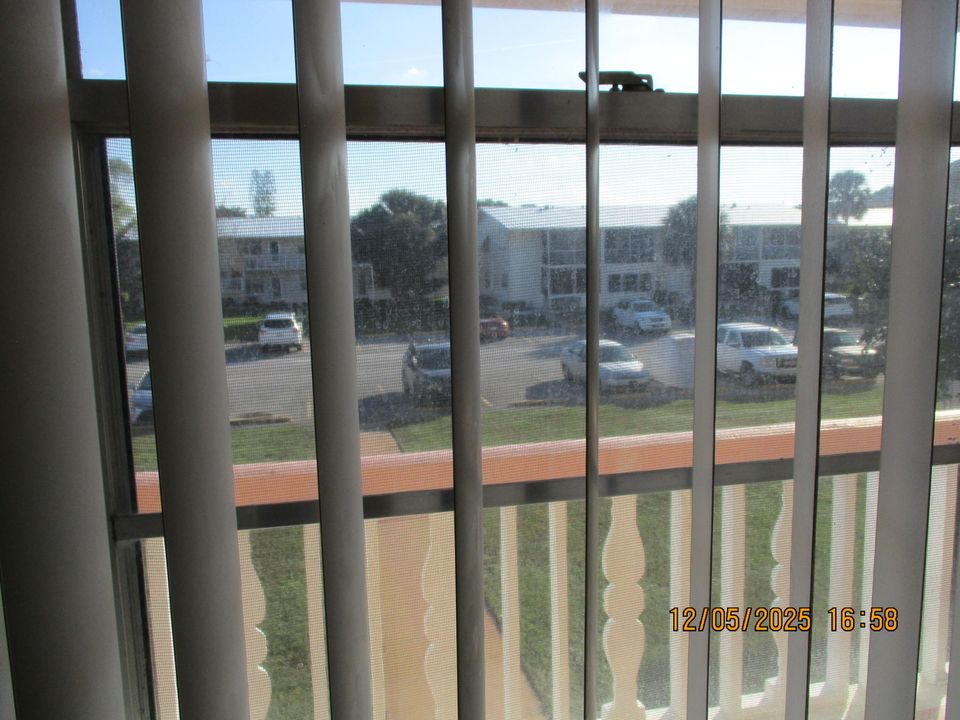 For Sale: $76,900 (2 beds, 1 baths, 819 Square Feet)