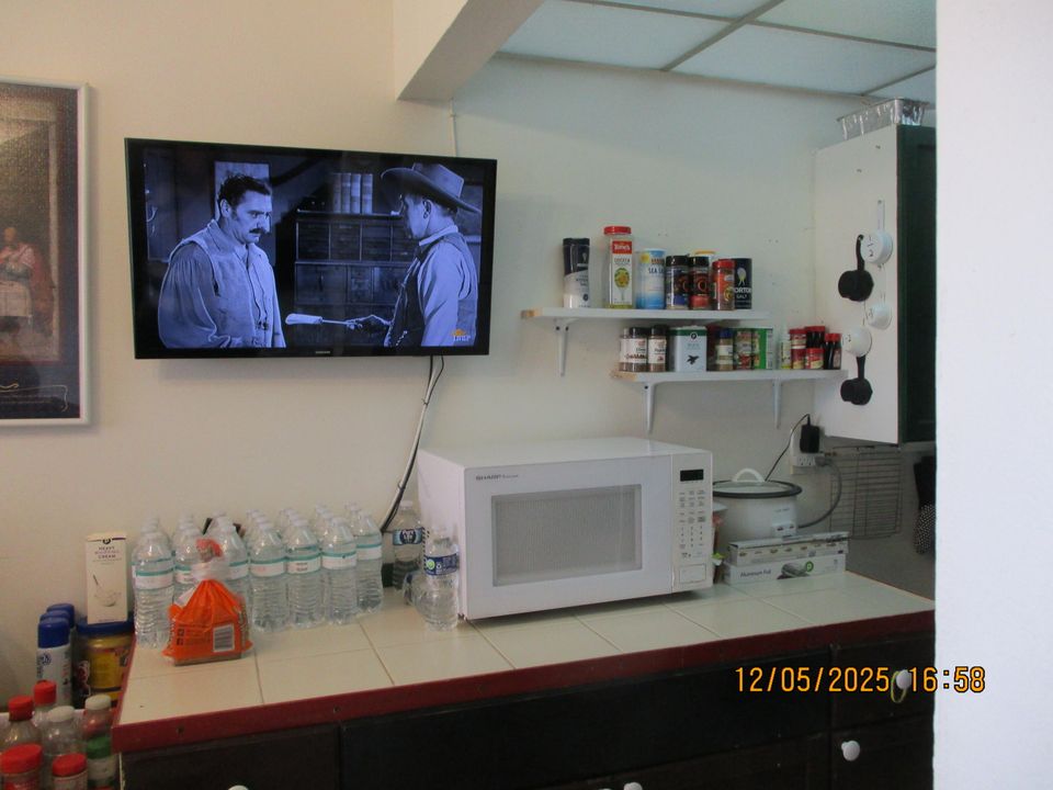 For Sale: $76,900 (2 beds, 1 baths, 819 Square Feet)