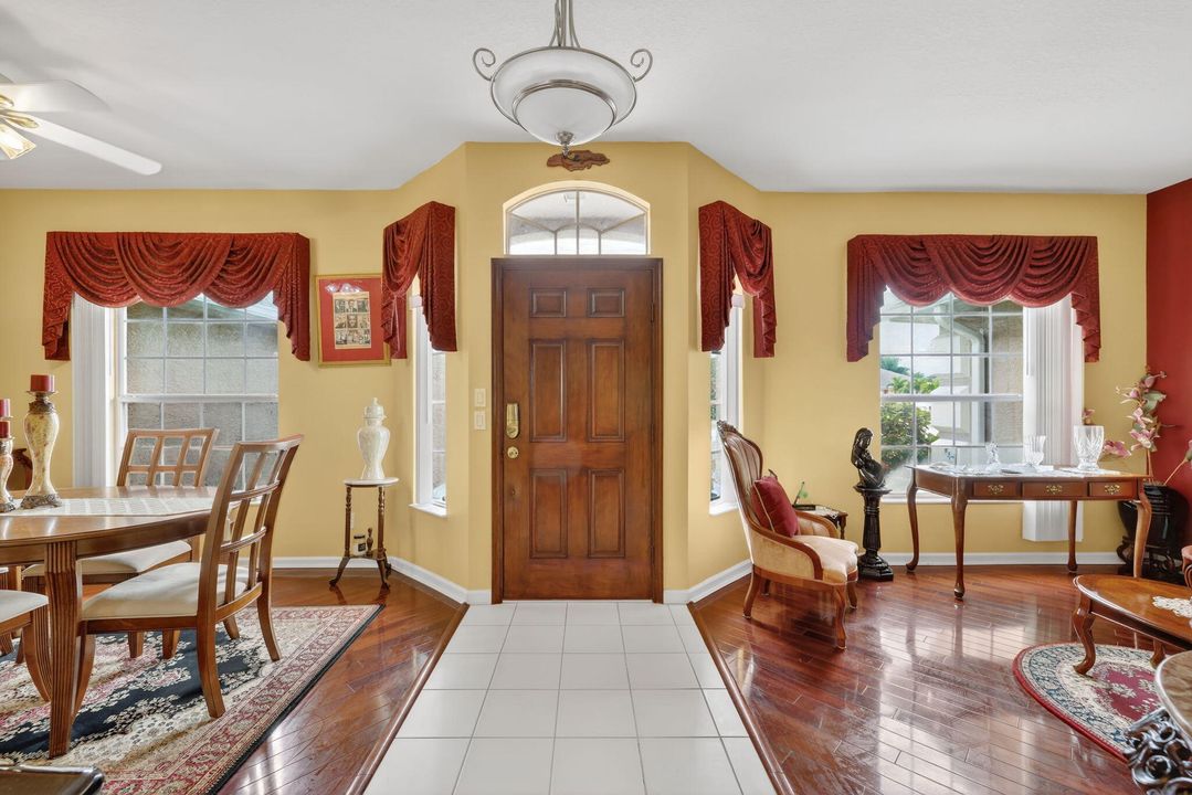 待售: $420,000 (4 贝兹, 3 浴室, 2028 平方英尺)