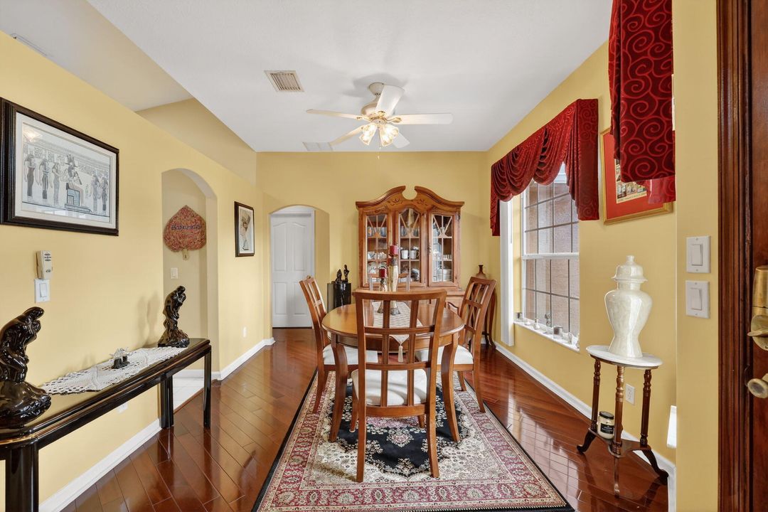 待售: $420,000 (4 贝兹, 3 浴室, 2028 平方英尺)