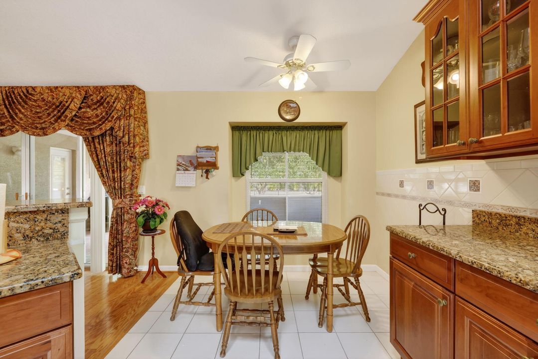 待售: $420,000 (4 贝兹, 3 浴室, 2028 平方英尺)