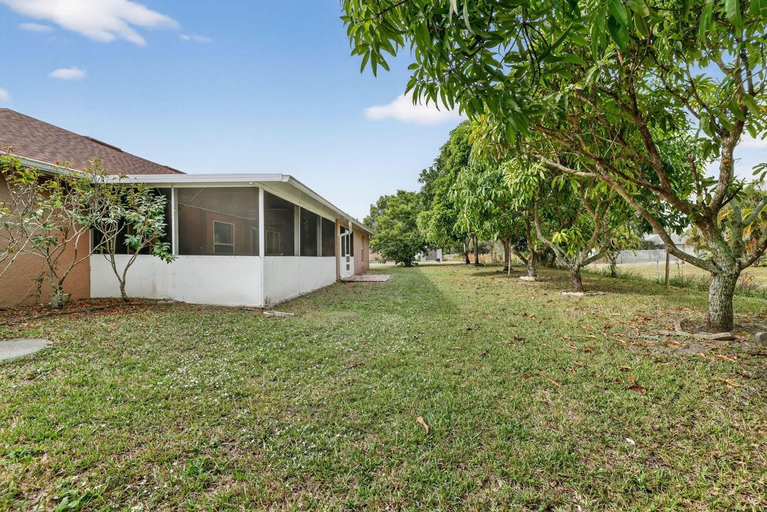 待售: $420,000 (4 贝兹, 3 浴室, 2028 平方英尺)