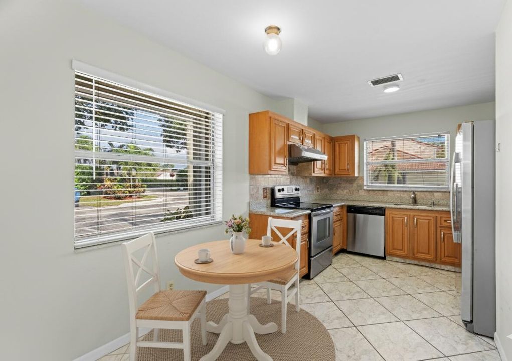 На продажу: $325,000 (2 спален, 2 ванн, 1092 Квадратных фут)