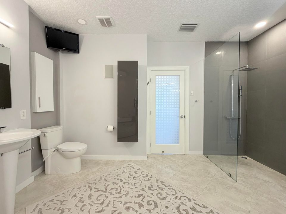 For Sale: $875,000 (3 beds, 2 baths, 2151 Square Feet)