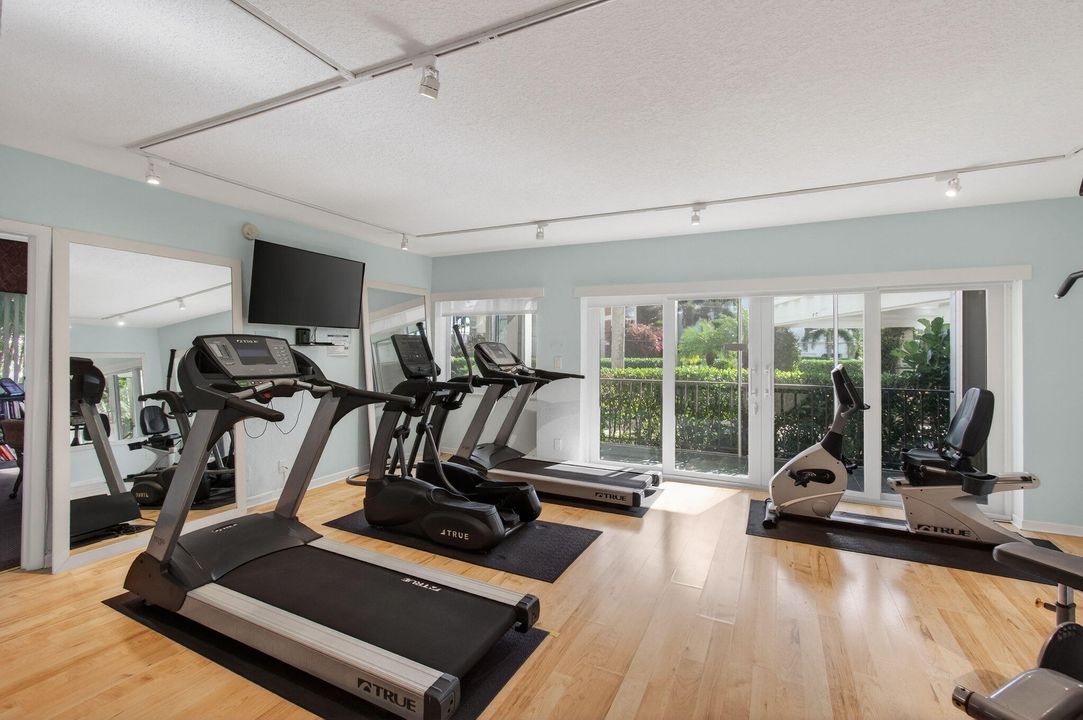 En Venta: $895,000 (2 camas, 2 baños, 1045 Pies cuadrados)