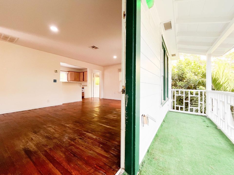 出租: $3,500 (2 贝兹, 1 浴室, 888 平方英尺)