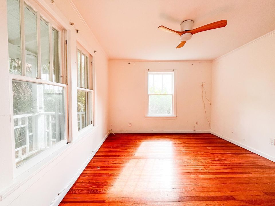 出租: $3,500 (2 贝兹, 1 浴室, 888 平方英尺)