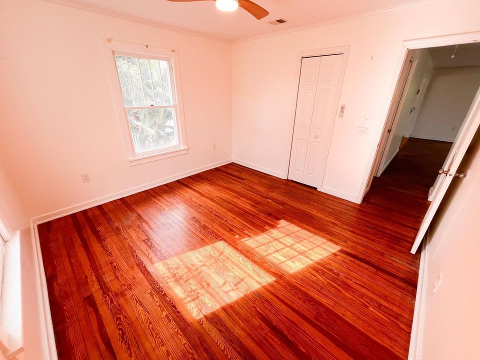 出租: $3,500 (2 贝兹, 1 浴室, 888 平方英尺)