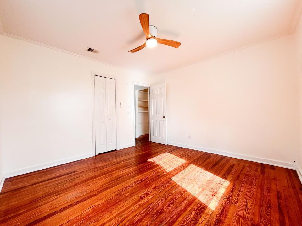 出租: $3,500 (2 贝兹, 1 浴室, 888 平方英尺)