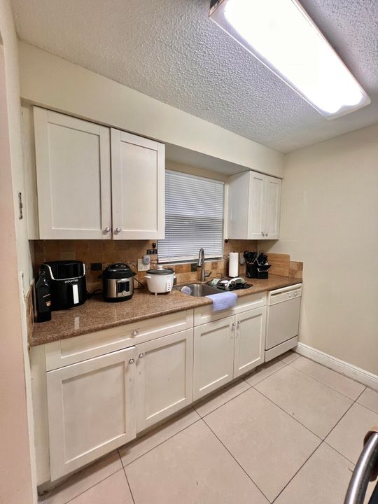 For Rent: $1,900 (2 beds, 2 baths, 1166 Square Feet)