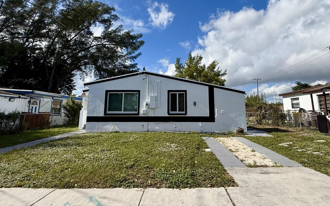 For Sale: $375,000 (3 beds, 2 baths, 1100 Square Feet)