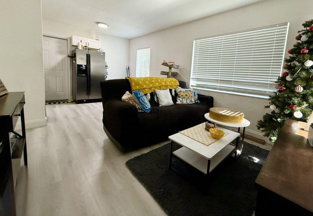 For Sale: $375,000 (3 beds, 2 baths, 1100 Square Feet)